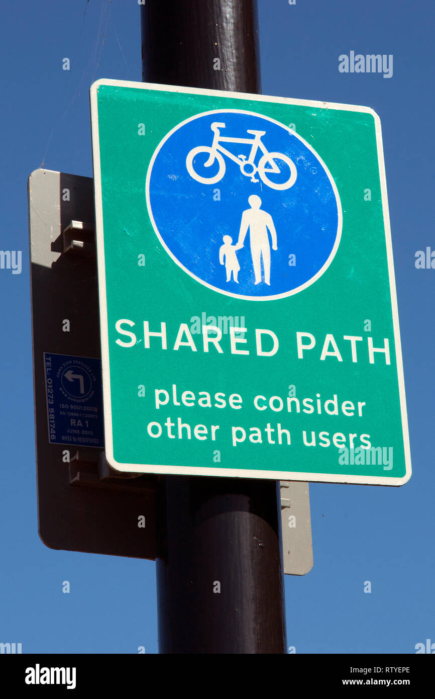 Shared use path sign hi-res stock photography and images - Alamy