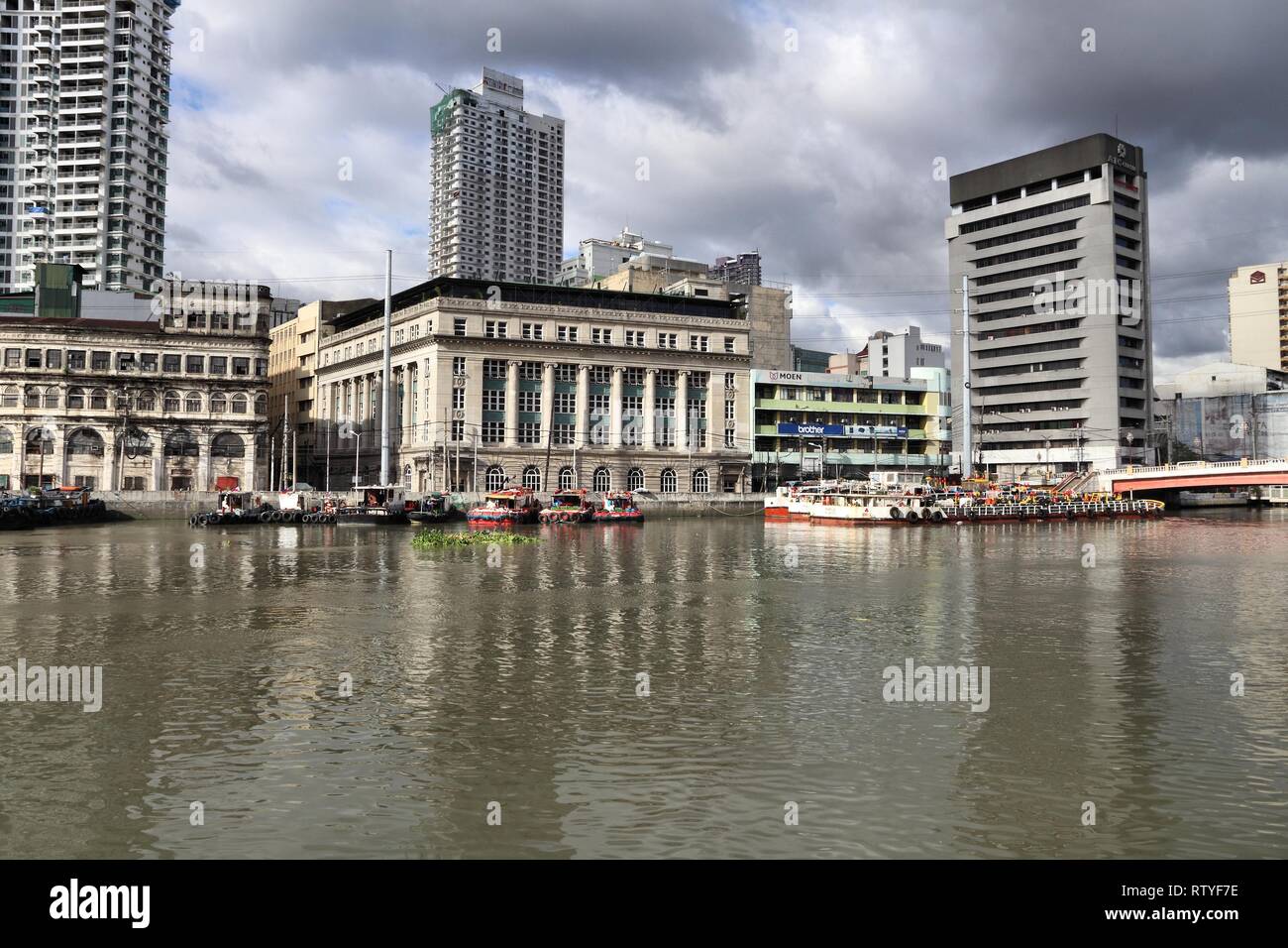 MANILA, PHILIPPINES NOVEMBER 25, 2017 Manila city skyline with