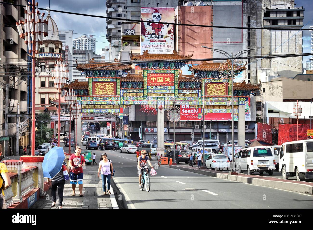 MANILA, PHILIPPINES NOVEMBER 25, 2017 People visit Chinatown in