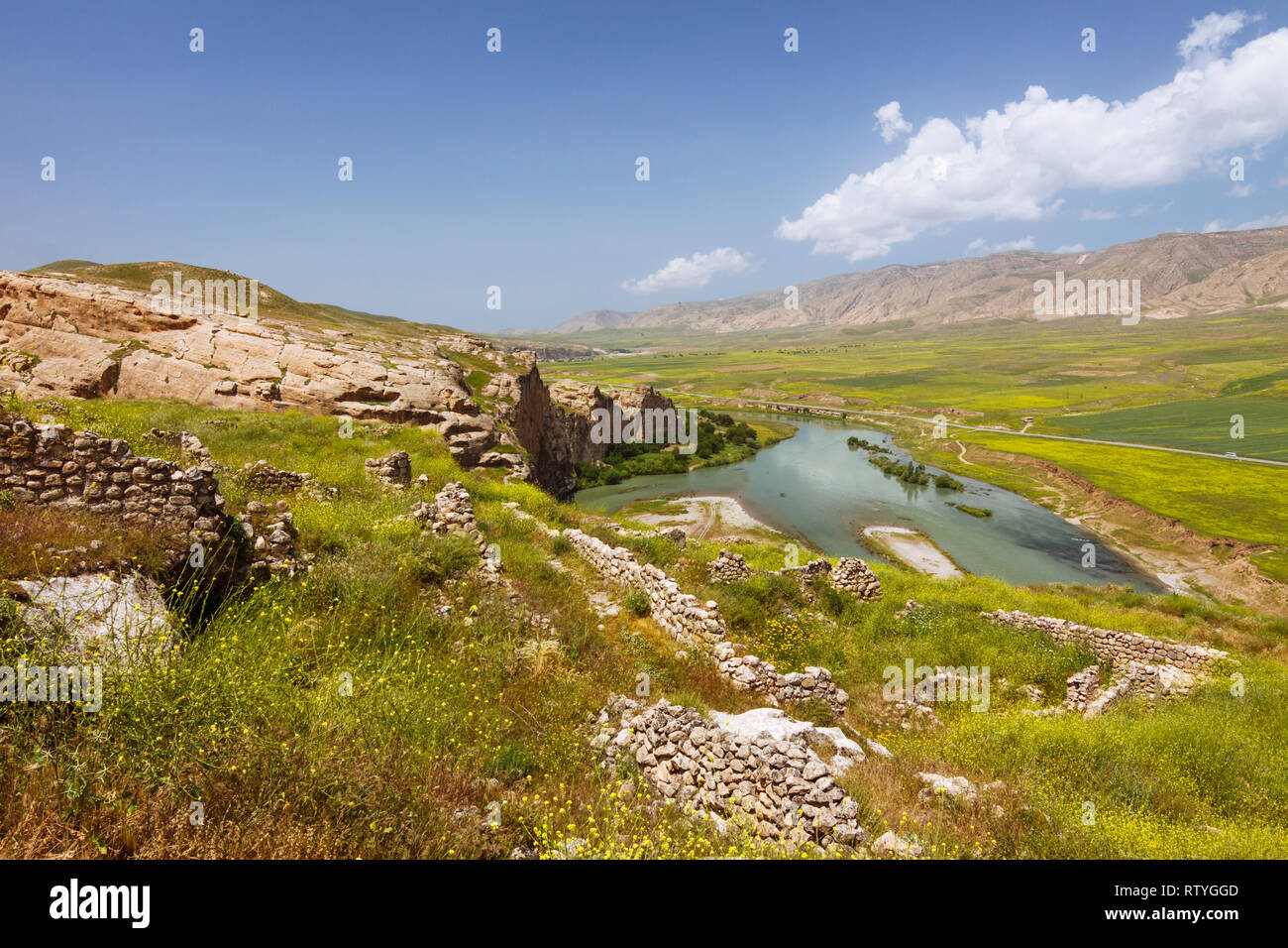 Hasankeyf, Batman province, Turkey The Tigris river meanders across