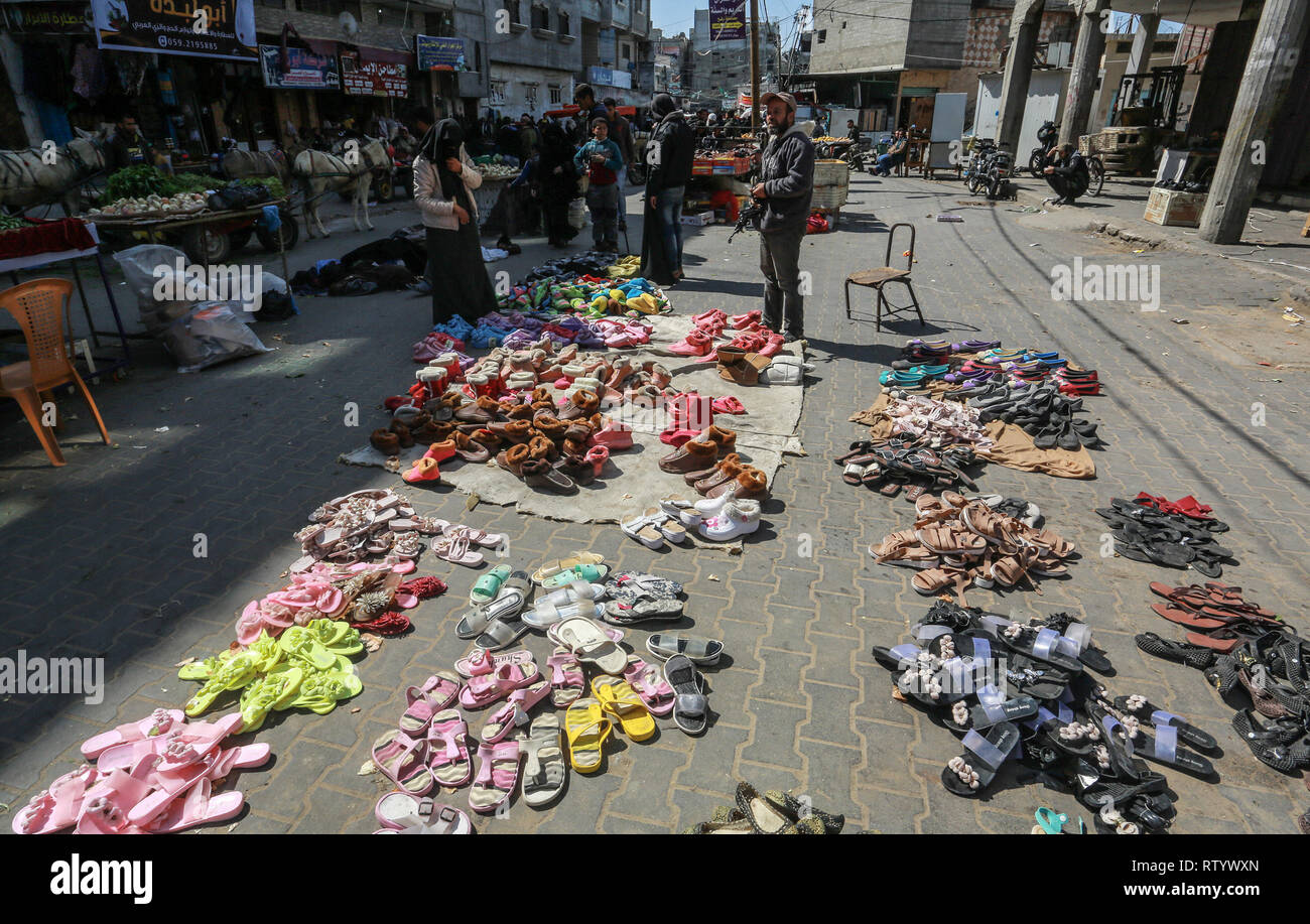 Gaza, Palestine. 03rd Mar, 2019. Civilians go to the local market to buy food and products for their daily needs in Rafah, This is despite the poor economic conditions due to the Israeli siege on the Gaza Strip, on March 3, 2019. Abed Rahim Khatib / awakening / Alamy Live News Credit: Awakening/Alamy Live News Stock Photo