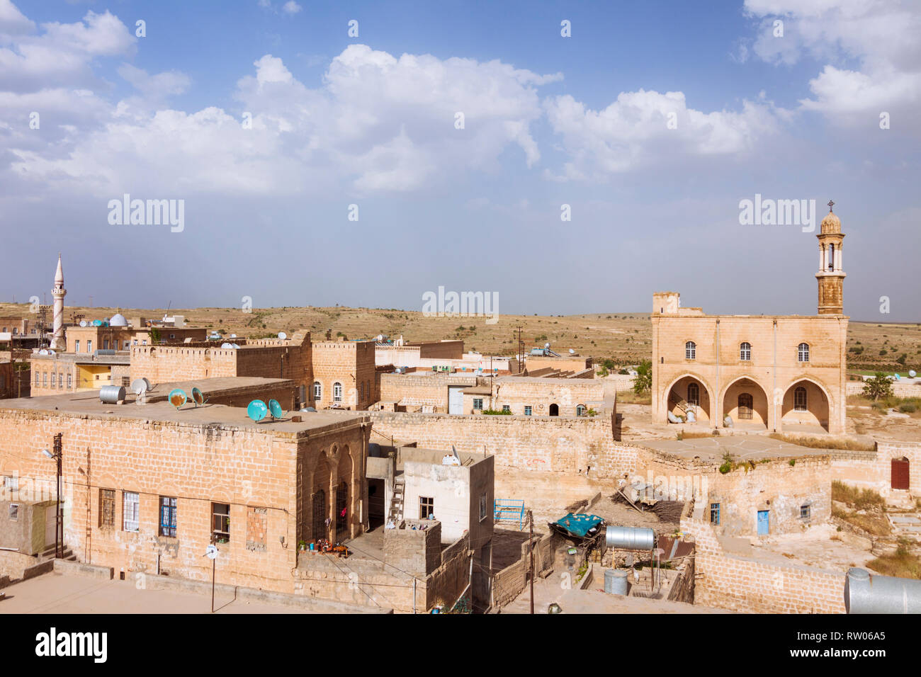Midyat, Mardin province, Turkey : Cityscape of the old Assyrian town of Midyat. Although now a minority of less than 10% of the population, in the 60´ Stock Photo