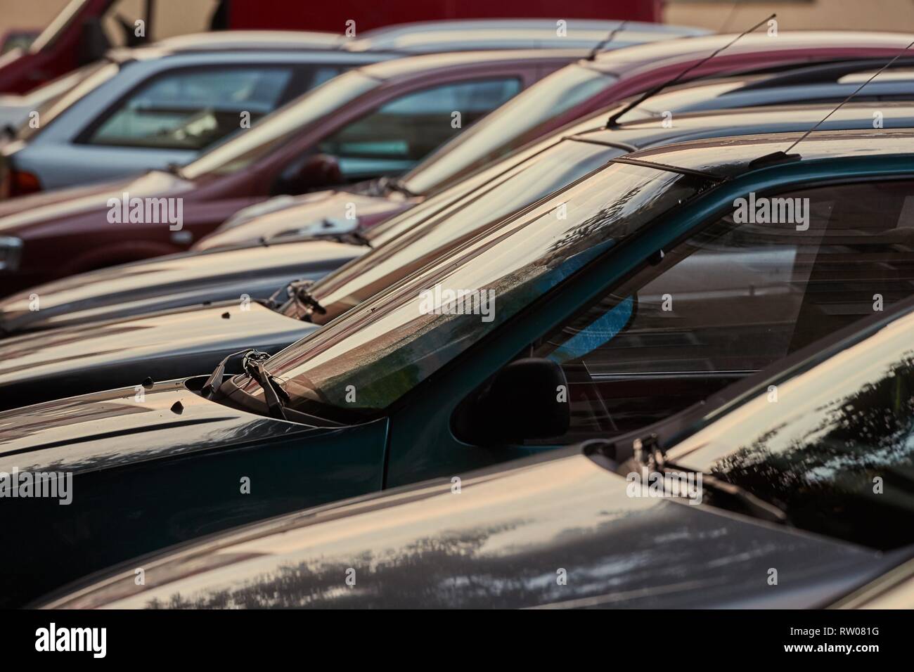 A crowded car park hi-res stock photography and images - Alamy