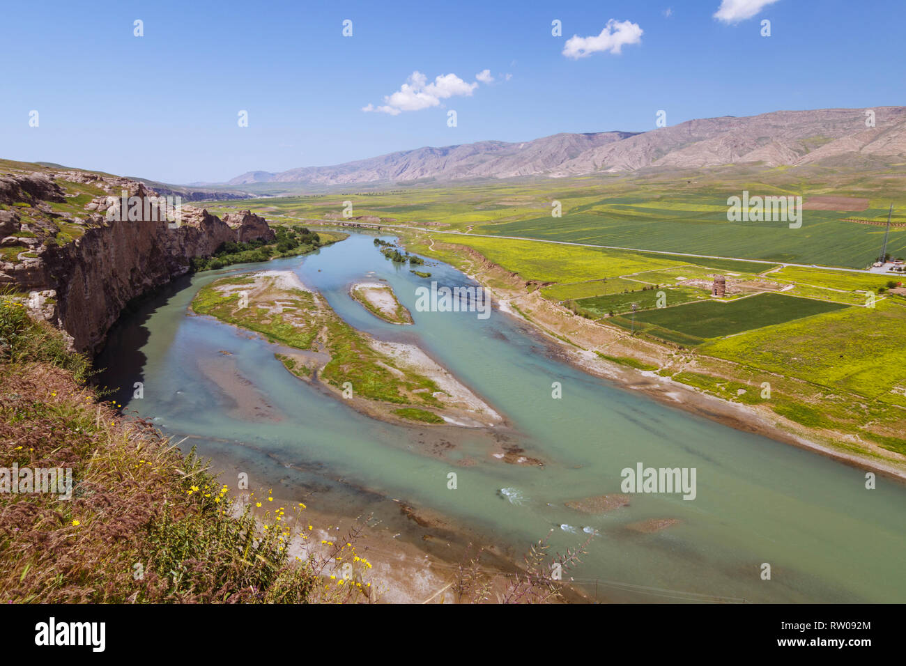 Hasankeyf, Batman province, Turkey The Tigris river meanders across