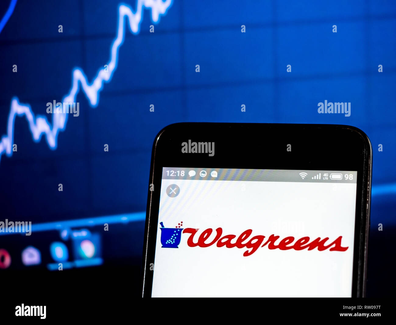 Walgreen Company logo seen displayed on smart phone Stock Photo Alamy