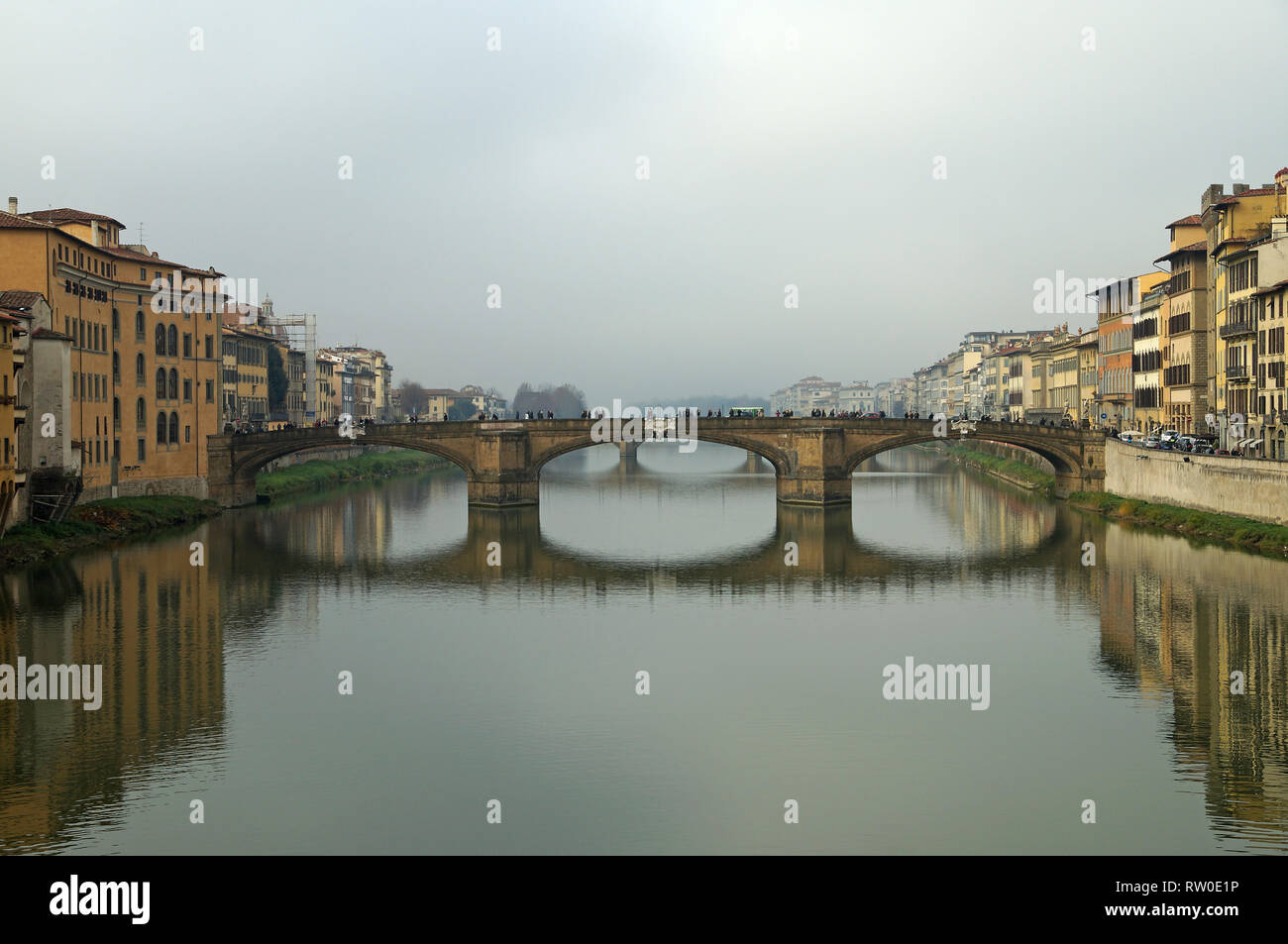 The Ponte Santa Trìnita (1569)  in Firenze, Italy,  is the oldest elliptic arch bridge in the world Stock Photo