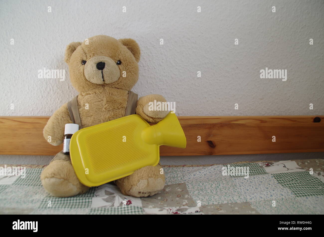 Stomach pain and hot water bottle hires stock photography and images