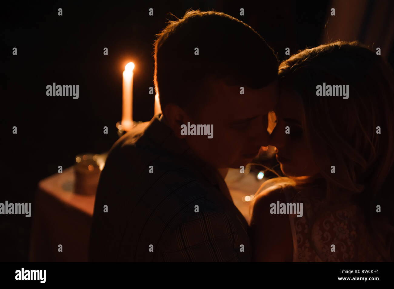 candle light dinner couple photos