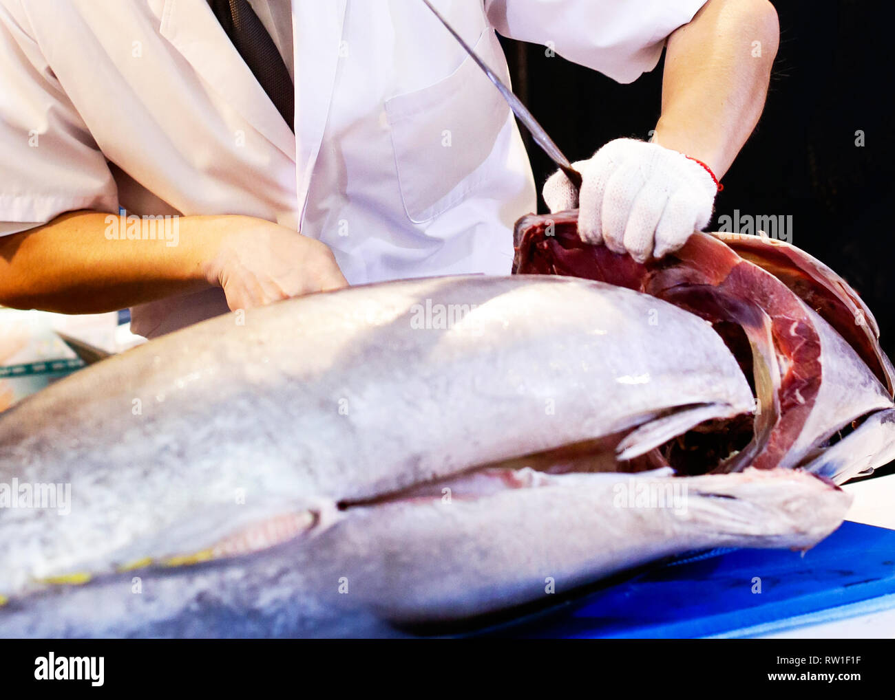 Image of Fisherman (Salesman) Is Cutting Fresh Tuna Fish In The Open Air  Fish Market Or Restaurant-YP686846-Picxy