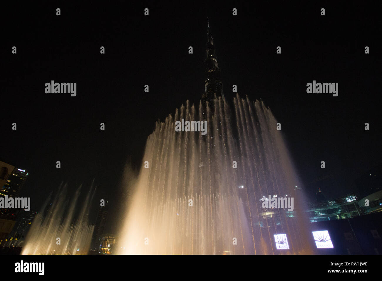 Dubai Fountain with Burj Khalifa Dubai Stock Photo Alamy