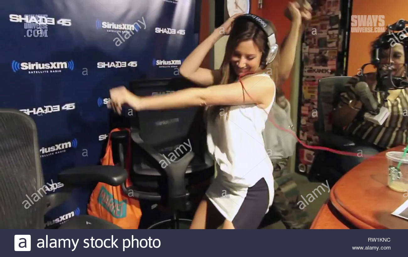 Street fuck and lesbian pussy eating Sybian and seduction lesbian