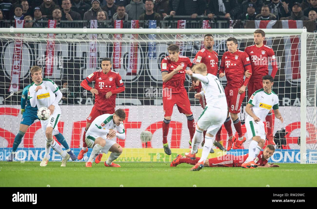 Sports Spo Soccer Male Ball Wall Free Kick Germany High Resolution Stock Photography And Images Alamy Sports Spo Soccer Male Ball Wall Free Kick Germany High Resolution Stock Photography And Images Alamy