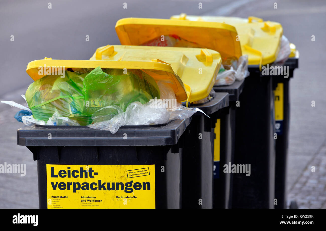 Leipzig, Germany. 25th Feb, 2019. Socalled yellow bins for plastic