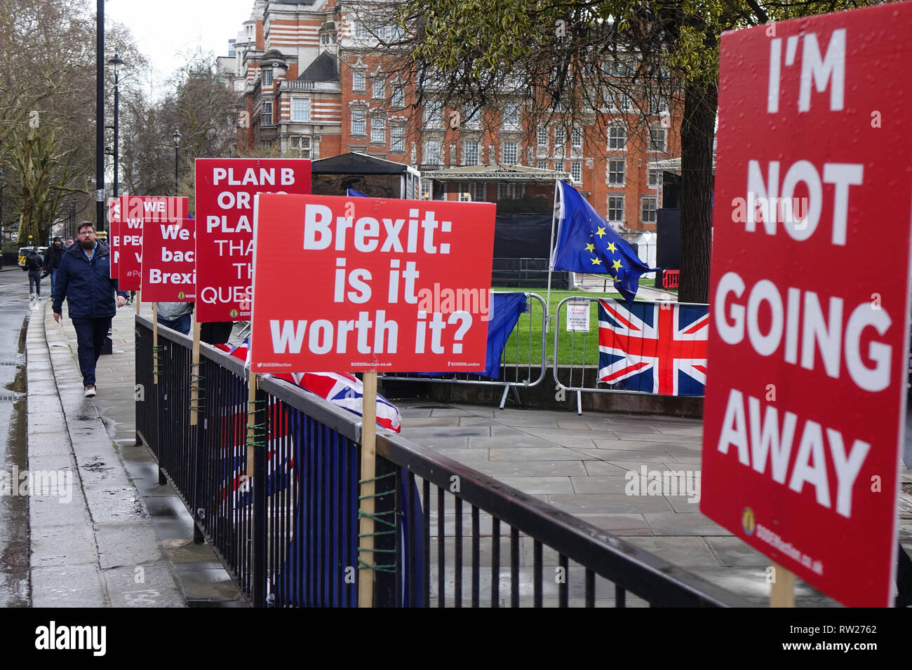 London, UK. 4th Mar 2019. Anti-Brexit Activist demonstrate opposite Palace Of Westminster in London. Credit: Thomas Krych/Alamy Live News Stock Photo
