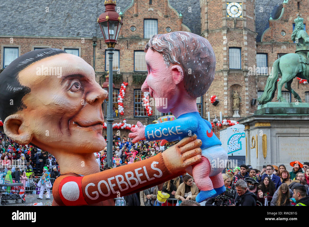 Dusseldorf, Germany. 4th February 2019. The wonderful annual carnival procession passing through the Rathaus Marktplatz in the centre of Dusseldorf. Credit: Ashley Greb/Alamy Live News Stock Photo