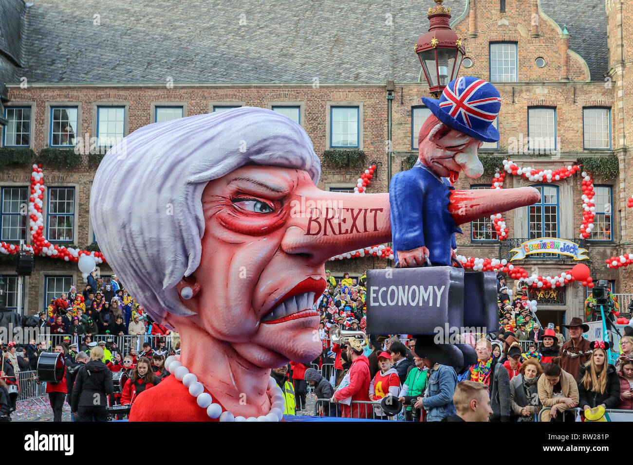 Dusseldorf, Germany. 4th February 2019. The wonderful annual carnival  procession passing through the Rathaus Marktplatz in the centre of  Dusseldorf. Credit: Ashley Greb/Alamy Live News Stock Photo - Alamy