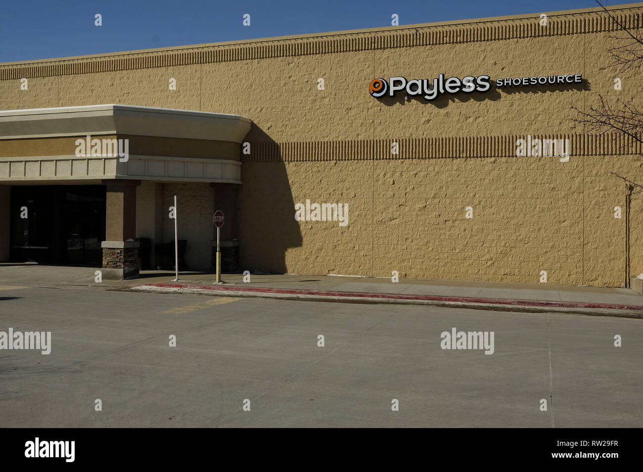 Sioux City, IOWA, USA. 4th Mar, 2018. While no closing or going out of business signs are yet seen at the Payless ShoeSource store located off of Hamilton Blvd. in Sioux City, Iowa, March 4, 2019, it and others are expected to be closing sometime in late March or May according to news reports in February, 2019 by the corporate headquarters. Credit: Jerry Mennenga/ZUMA Wire/Alamy Live News Stock Photo