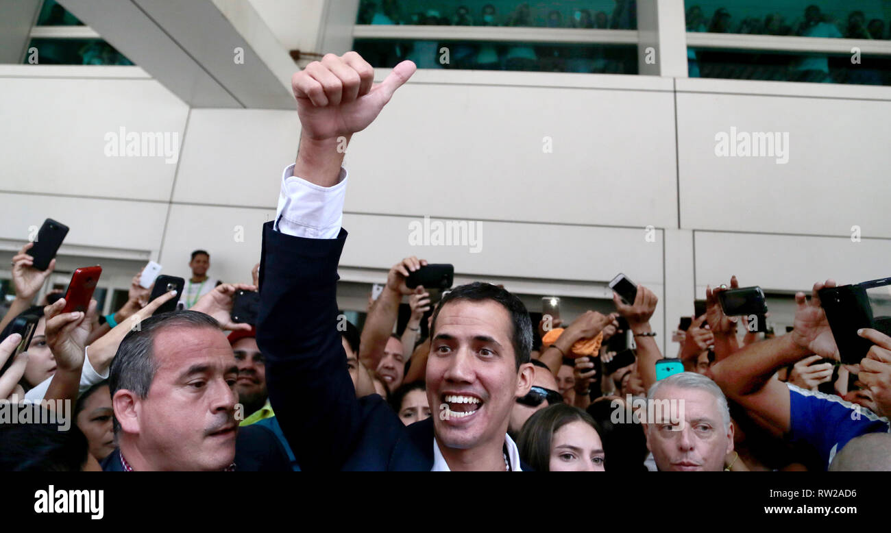 Caracas, Venezuela. 04th Mar, 2019. 04 March 2019, Venezuela, Maiquetía: Juan Guaido (M), self-proclaimed interim president of Venezuela, is welcomed by supporters upon his arrival at Simon Bolivar International Airport. Guaido has returned to Venezuela after about one and a half weeks. Photo: Rafael Hernandez/dpa Credit: dpa picture alliance/Alamy Live News Stock Photo