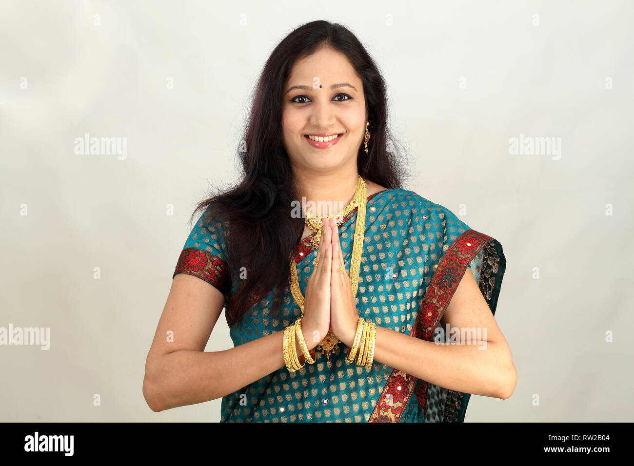 Lady Making Jewellery Hi-res Stock Photography And Images - Alamy