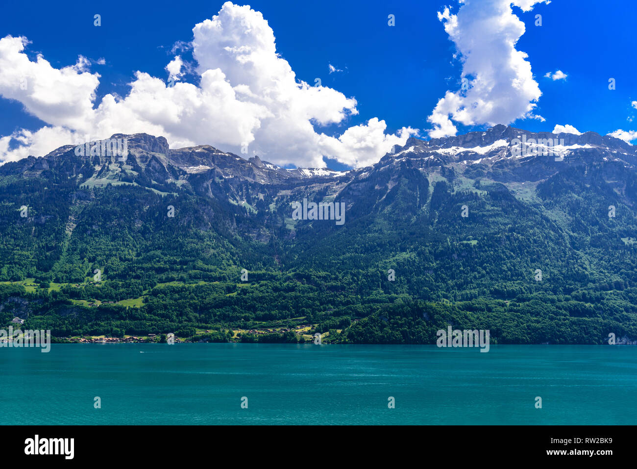 Clear transparent azure Lake Brienz, Oberried am Brienzersee, Interlaken-Oberhasli, Bern, Switzerland Stock Photo