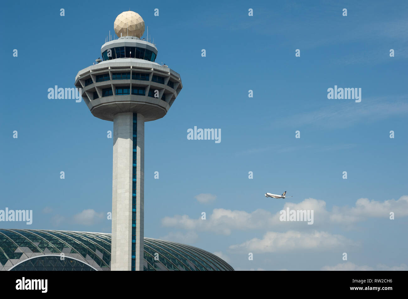 01.03.2019, Singapore, Republic of Singapore, Asia - Air traffic control tower and the new Jewel terminal at Singapore's Changi airport. Stock Photo