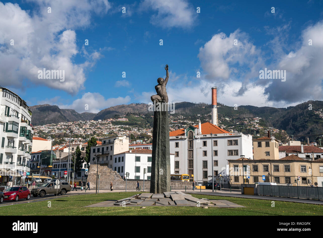 Autonomie Denkmal auf der Praca da Autonomia, Funchal, Madeira, Portugal, Europa |  Autonomy Monument At Praca Da Autonomia,  Funchal, Madeira, Portug Stock Photo