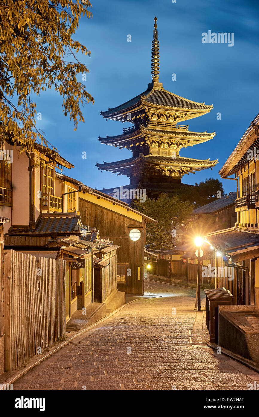 Yasaka Pagoda from a city street. Hokan-ji temple during the cloudy night at higashiyama district in Kyoto, Japan Stock Photo