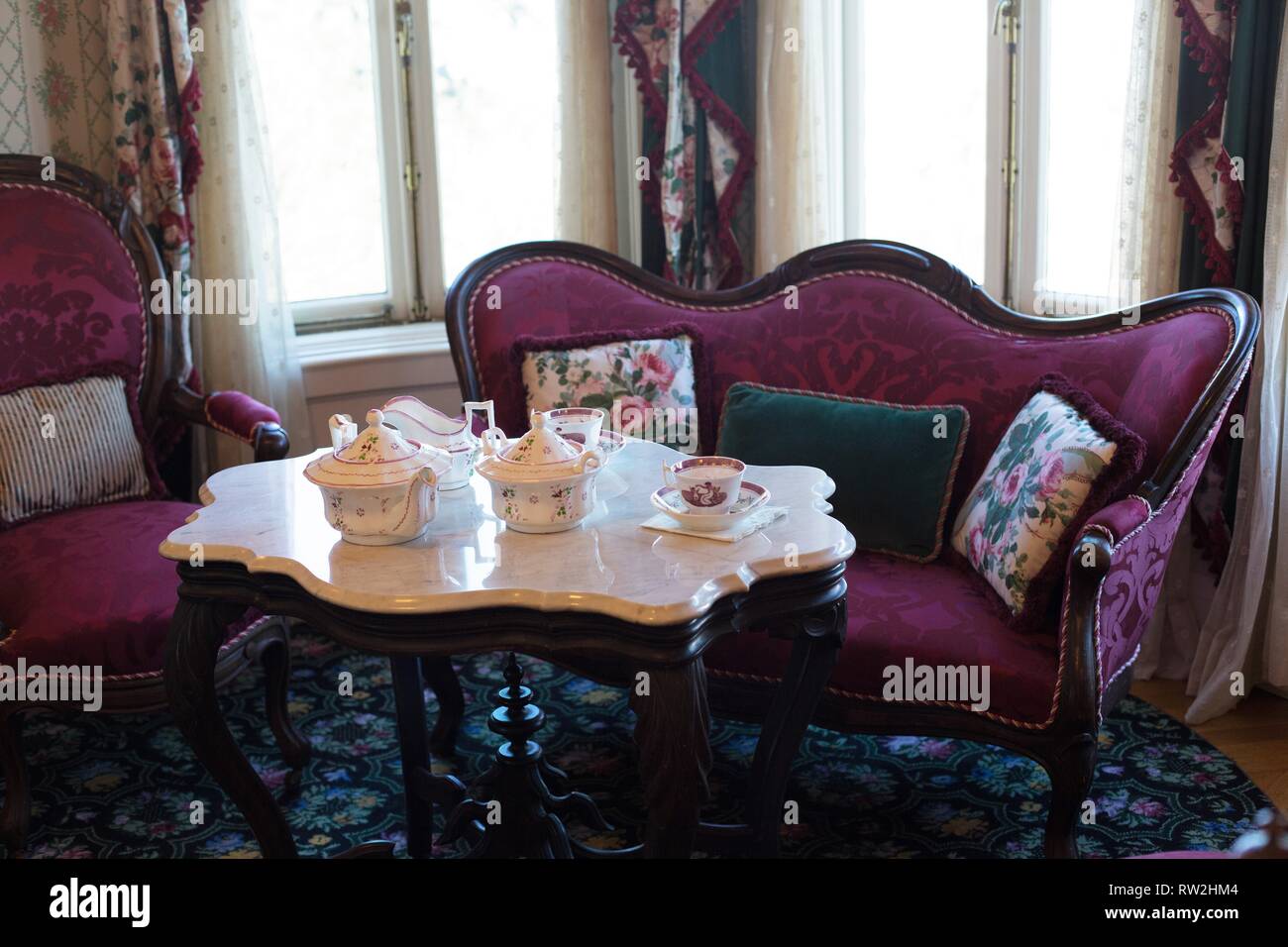Vintage Victorian Sitting Couple Tea Table Porcelain Figurine Blue