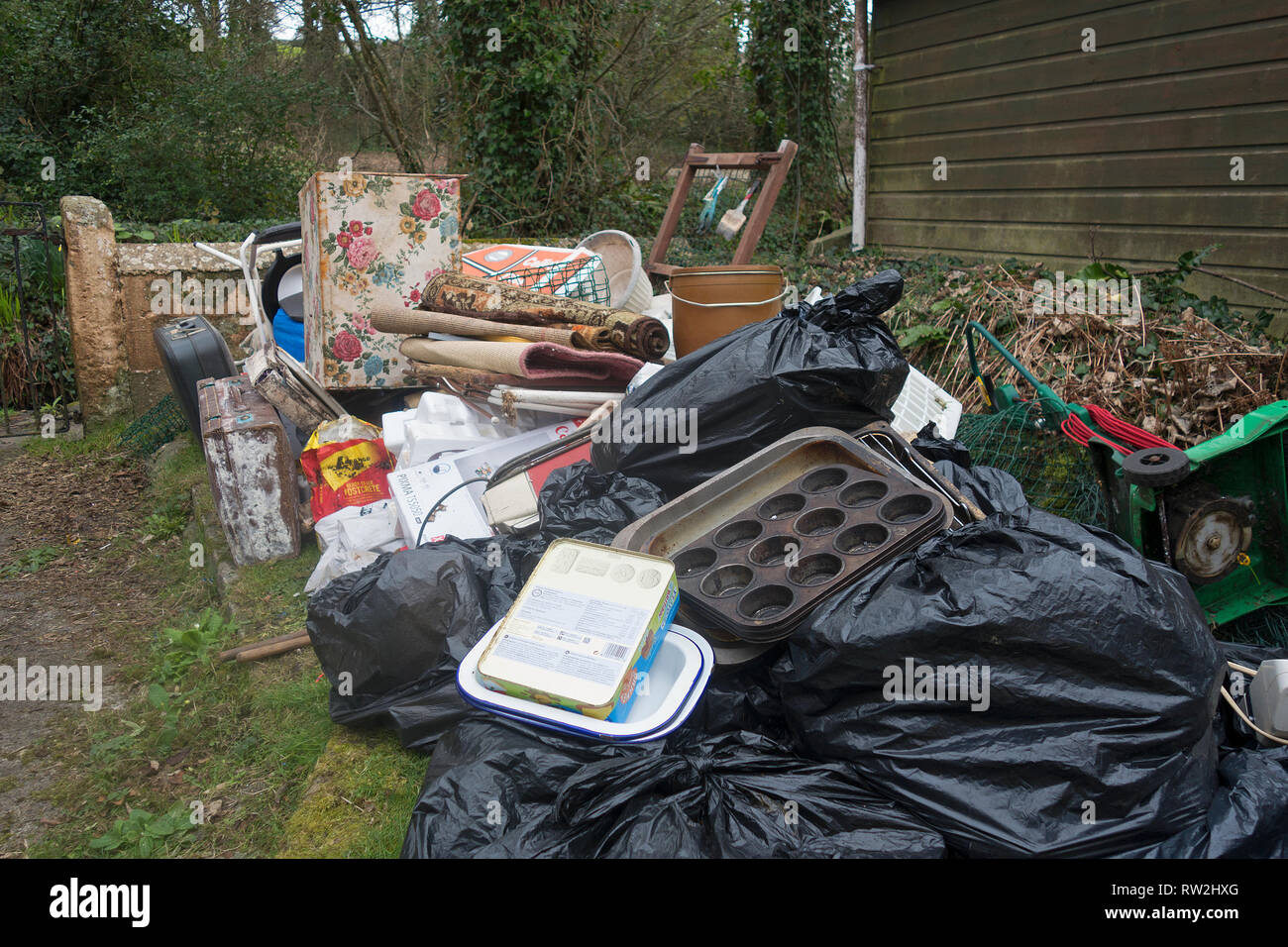 household home house rubbish trash clearance garden dump dumped moving