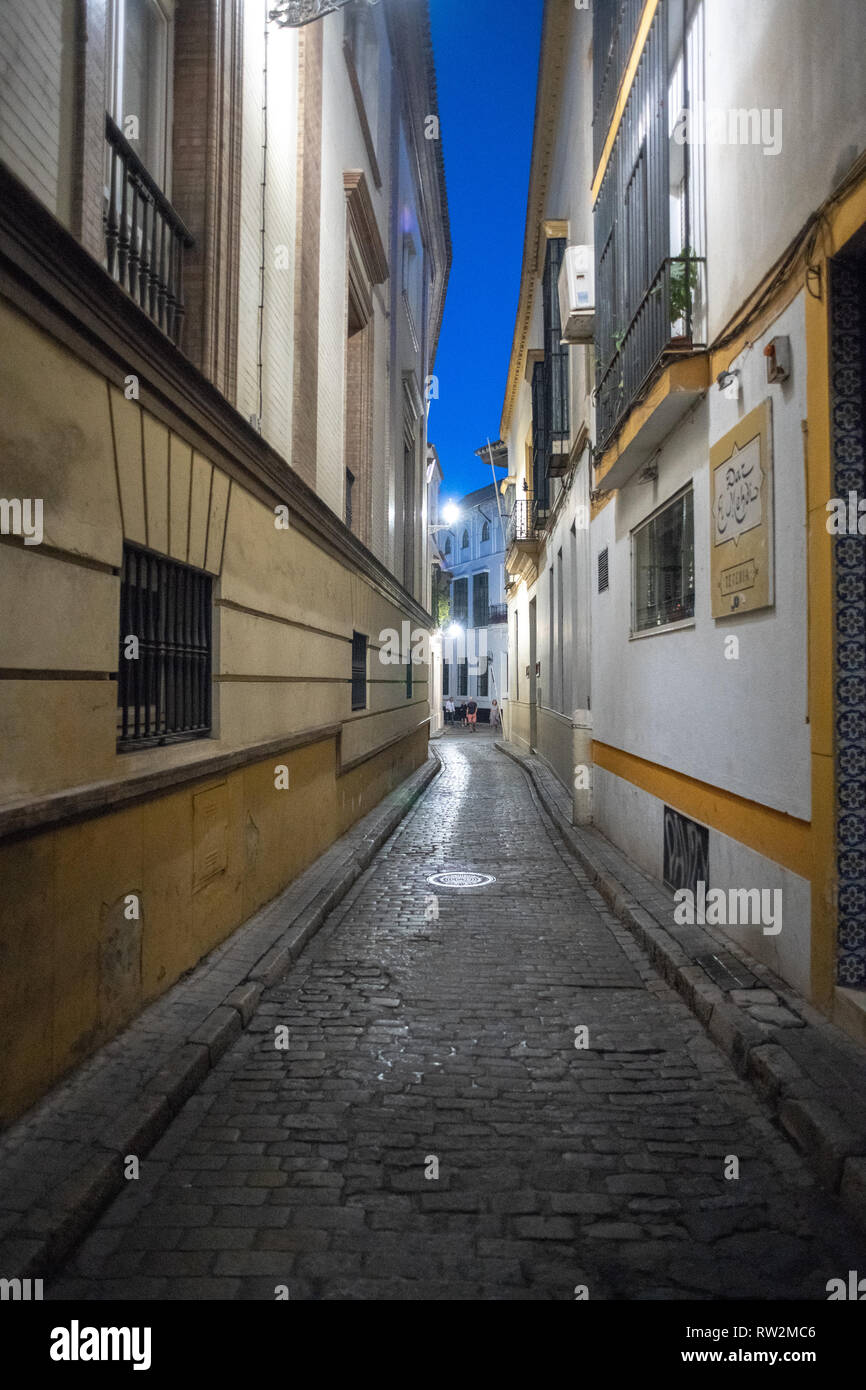 View down old alley hi res stock photography and images Alamy