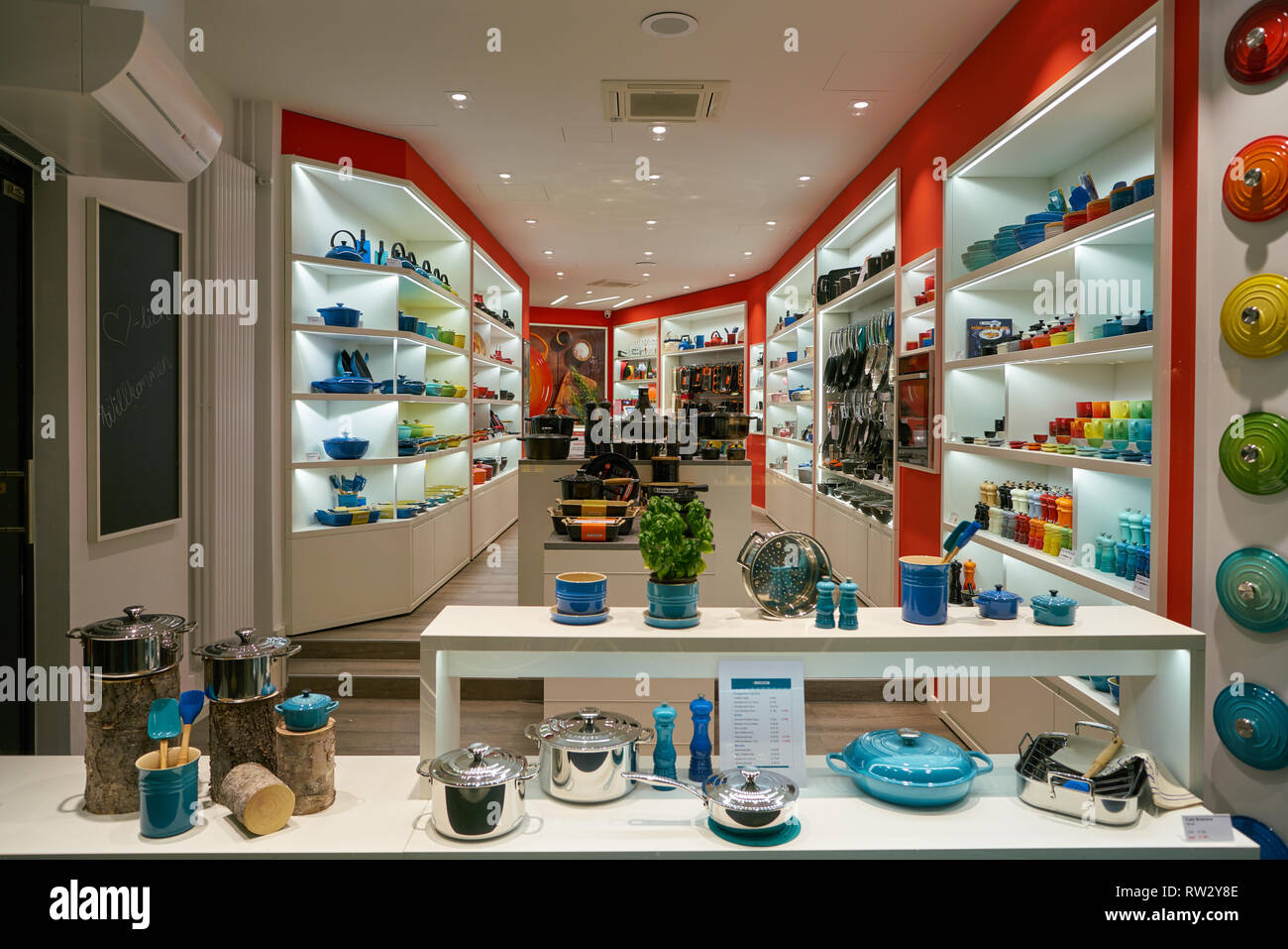 DUSSELDORF, GERMANY - CIRCA SEPTEMBER, 2018: kitchenware on display at a  store in Dusseldorf Stock Photo - Alamy