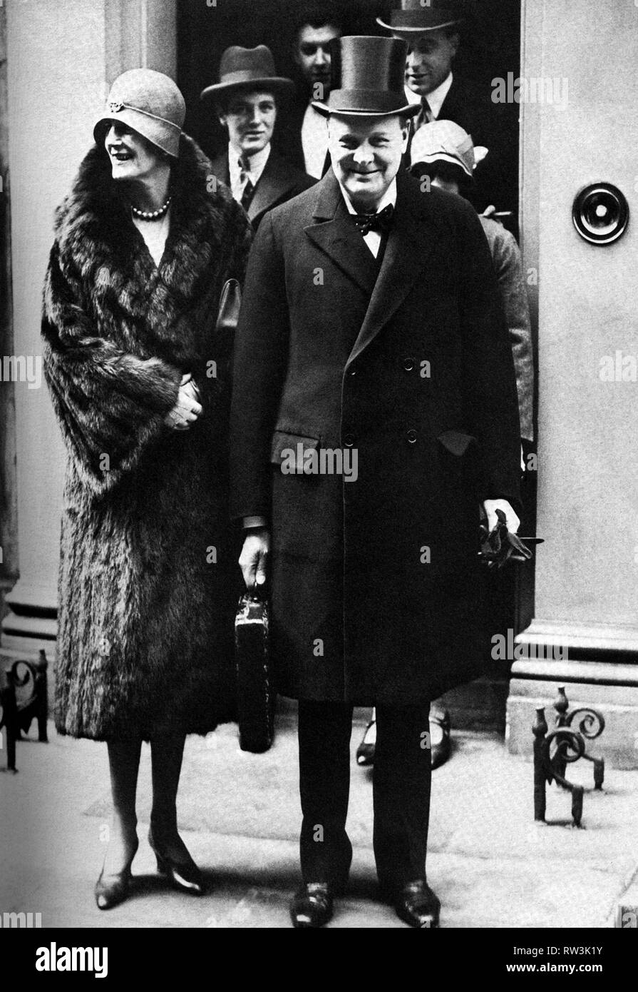 Winston Churchill and his wife outside 11 Downing Street. Behind Churchill: Randolph, Robert Boothby and daughter Mary. 15th April 1929 Stock Photo