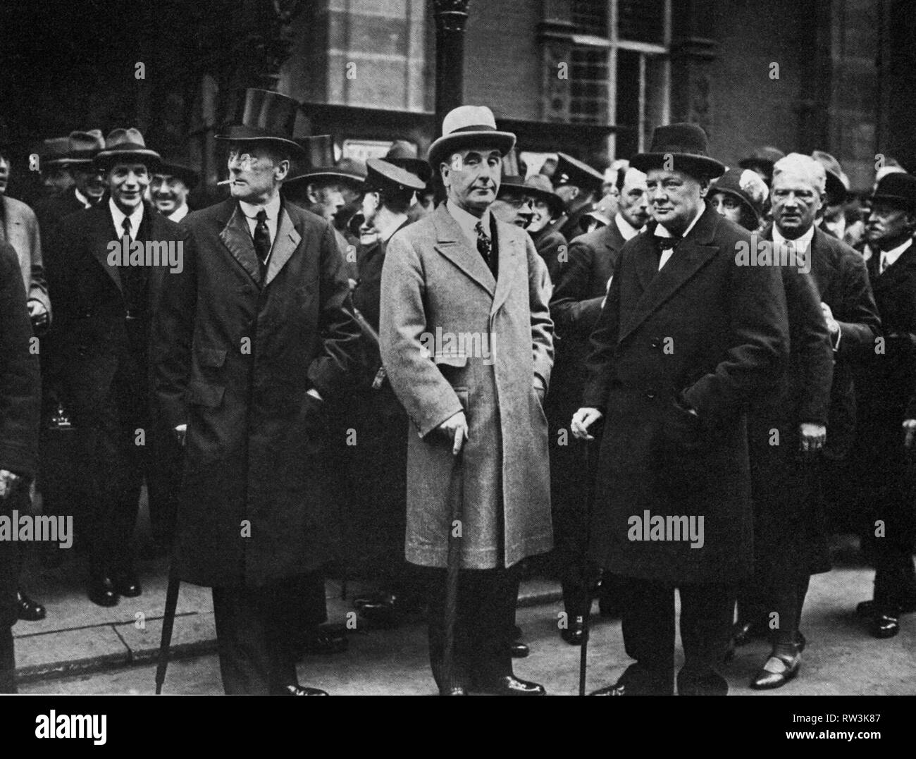 Winston Churchill, Austen Chamberlain and Sir Robert Horne, outside Caxton Hall, London. 30th October 1930 Stock Photo