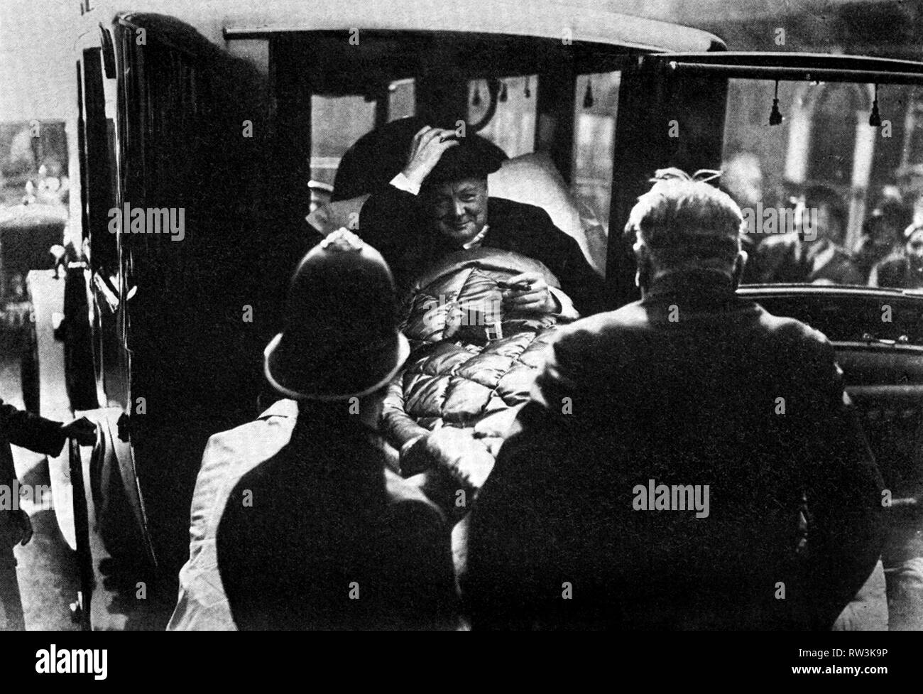 Winston Churchill leaving hospital after being taken ill with paratyphoid fever. London. October 1932 Stock Photo