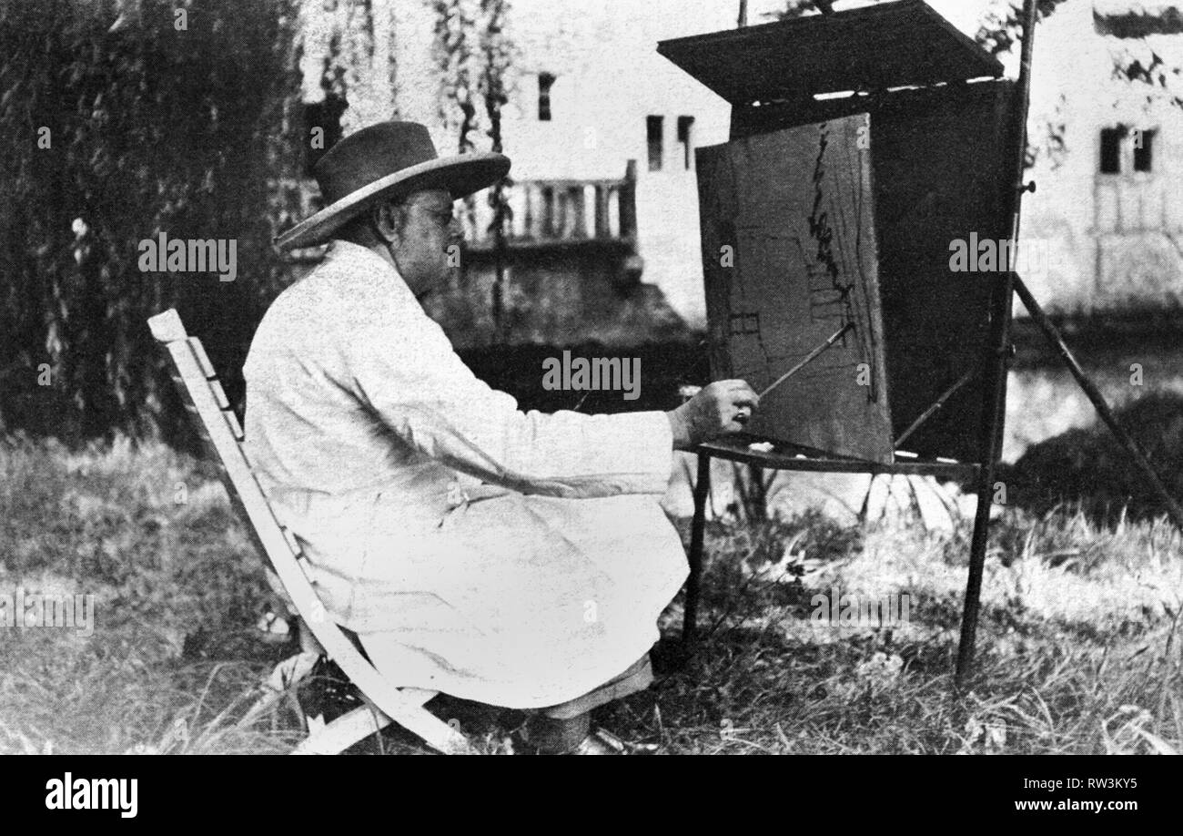 Winston Churchill painting in Normandy, France after visiting the Maginot Line defences as guest of the French Army.22nd August 1939 Stock Photo