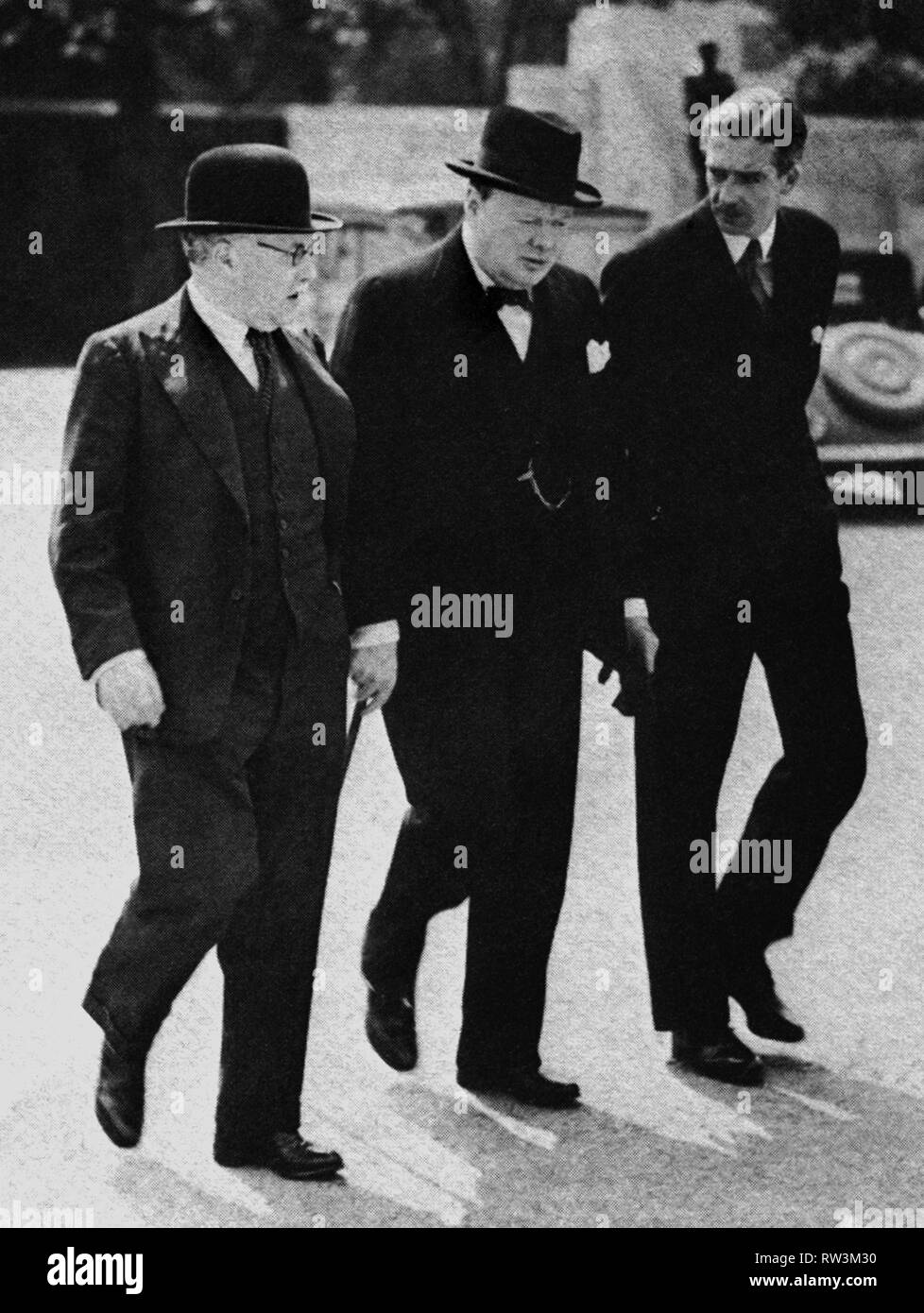 Winston Churchill, Sir Kingsley Wood and Anthony Eden after the Cabinet meeting of 10th May 1940 Stock Photo