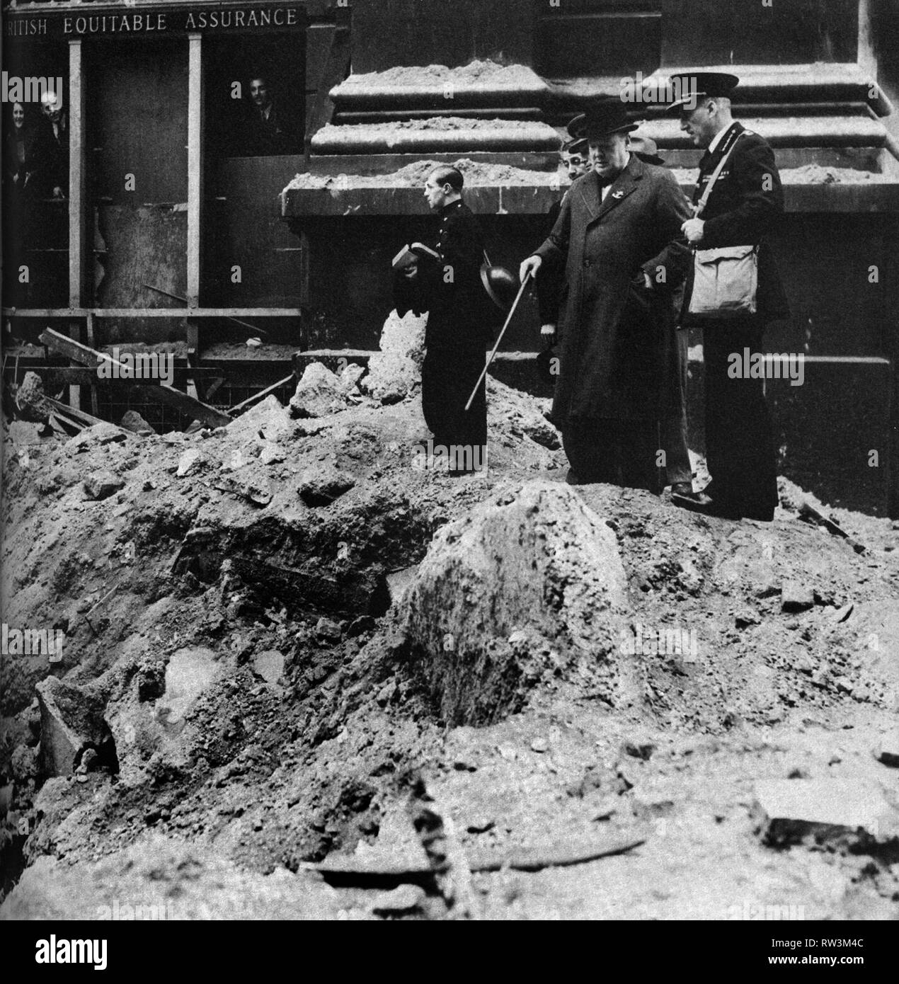Winston Churchill inspects bomb damage in the City of London. 1940 Stock Photo