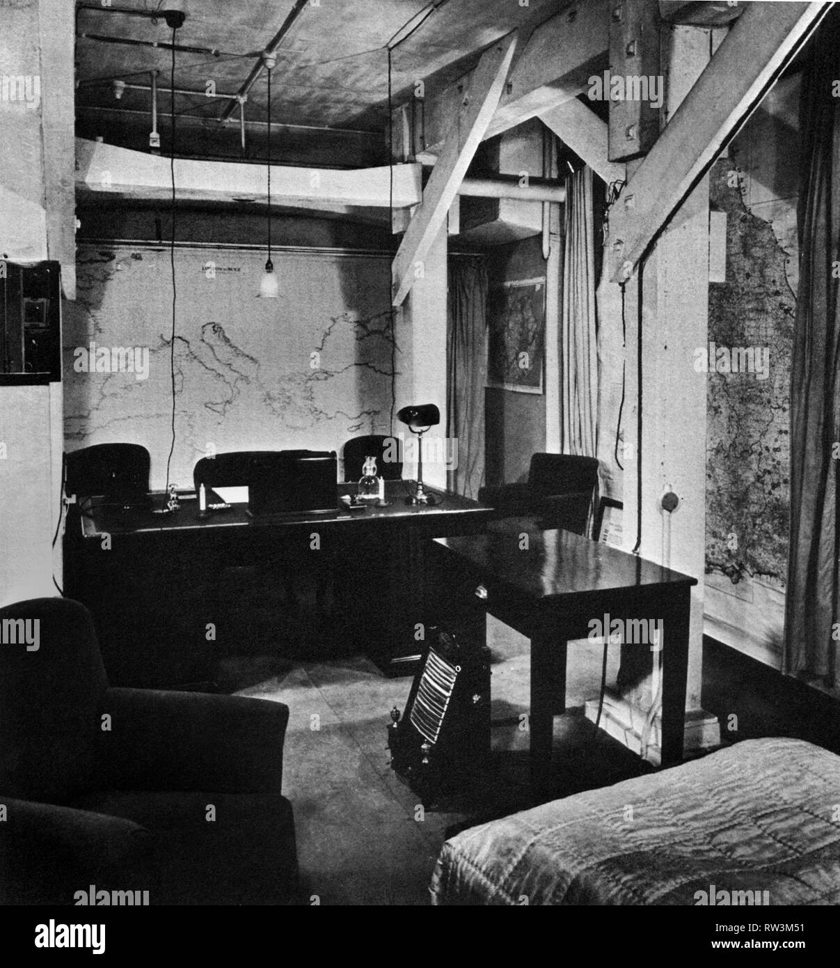 Winston Churchill's office and bedroom in the underground War Room beneath Whitehall, London. September 1940 Stock Photo