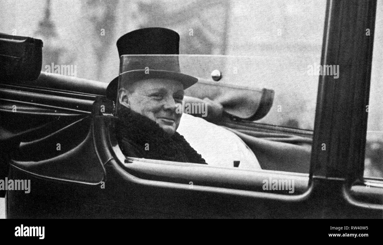 Churchill on his way to Buckingham Palace, having just been appointed Chancellor of the Exchequer in Stanley Baldwin's Government. 7th November 1924 Stock Photo