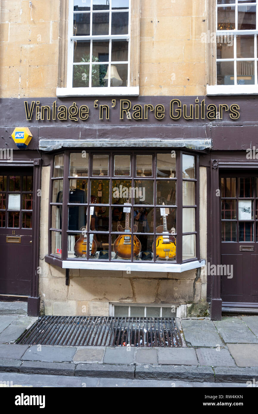 Vintage 'n' Rare guitar shop in Queen Street, Bath, N.E. Somerset, England,  UK Stock Photo - Alamy
