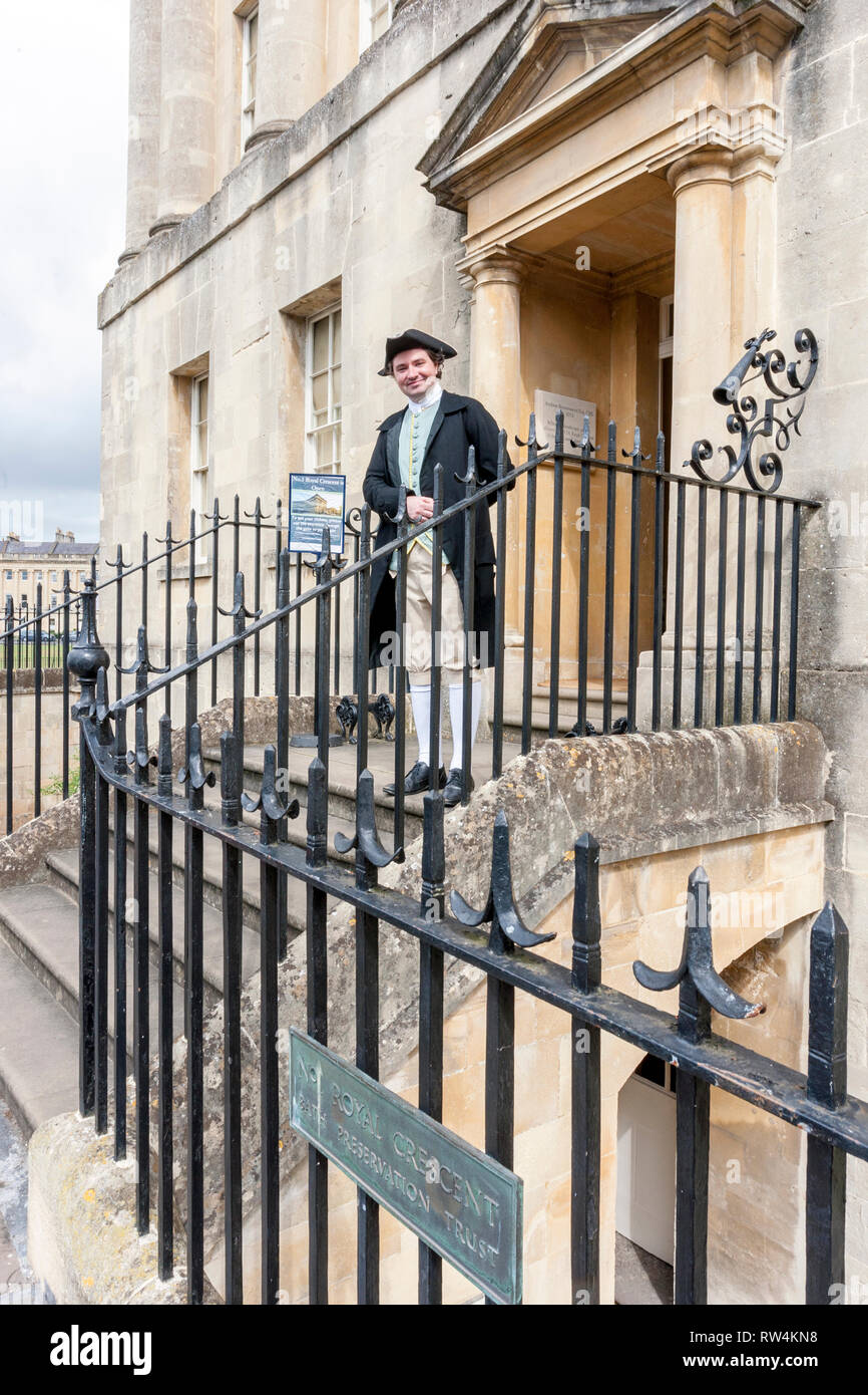 A man in period costume greets visitors to No.1 Royal Crescent in Bath, N.E. Somerset, England, UK Stock Photo