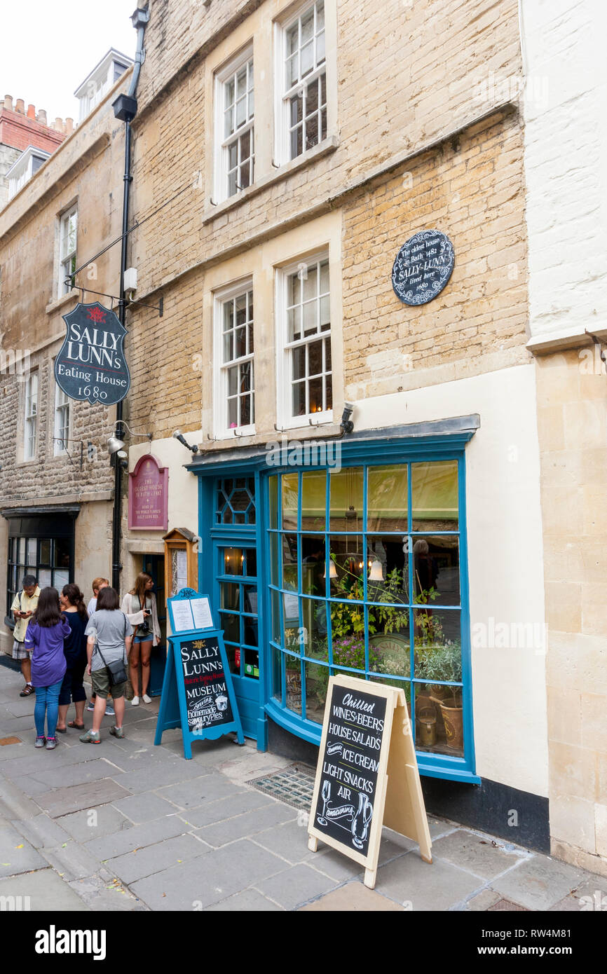 Sally Lunn's Eating House and tea room date from 1680 and is the oldest house in Bath, N.E. Somerset, England, UK Stock Photo