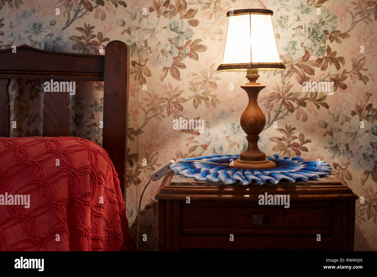 old fashioned bedside lamps