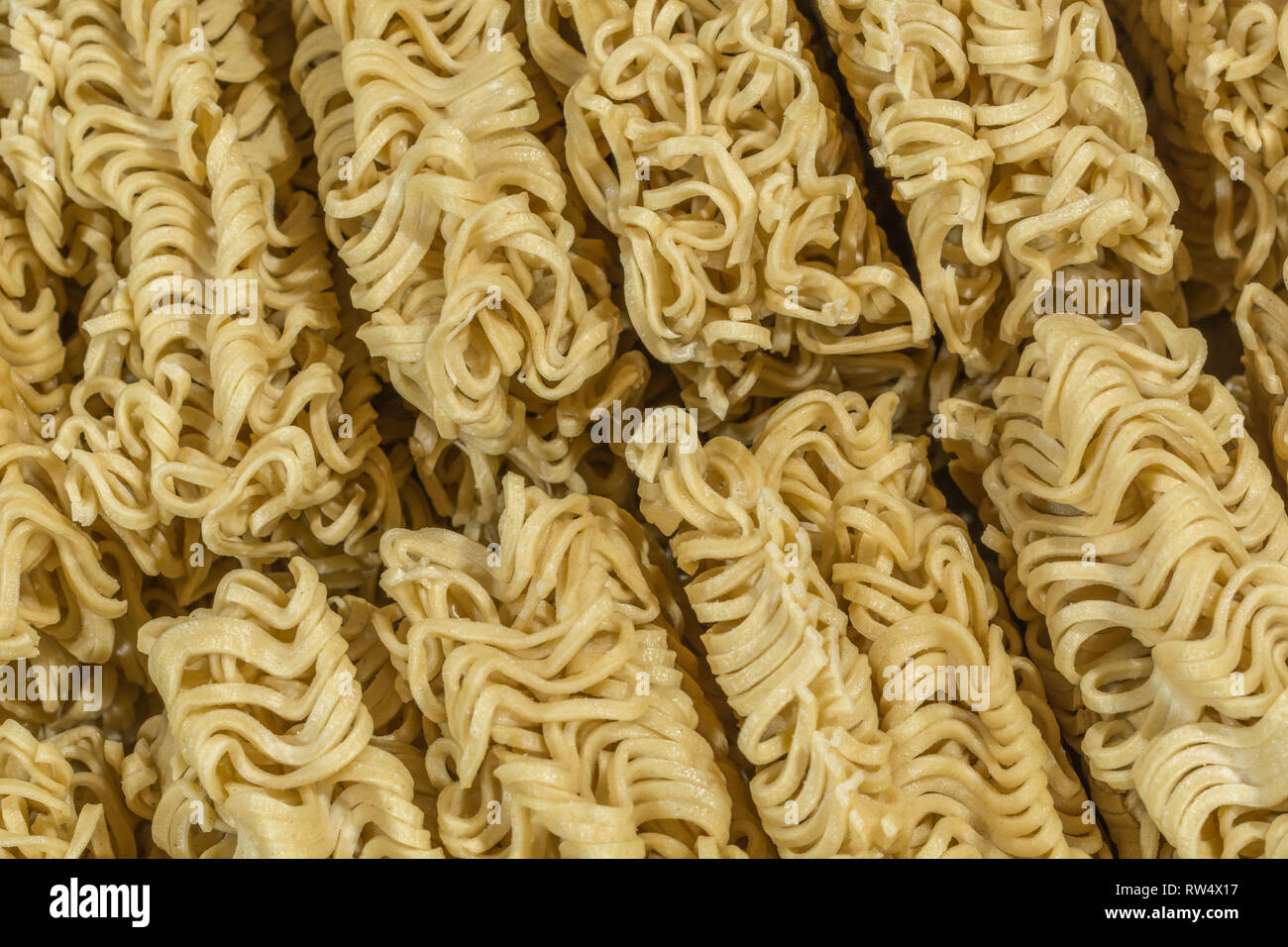 Dried Chinese instant egg noodles Stock Photo Alamy