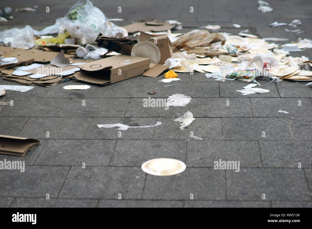 Dirty paper plates hires stock photography and images Alamy