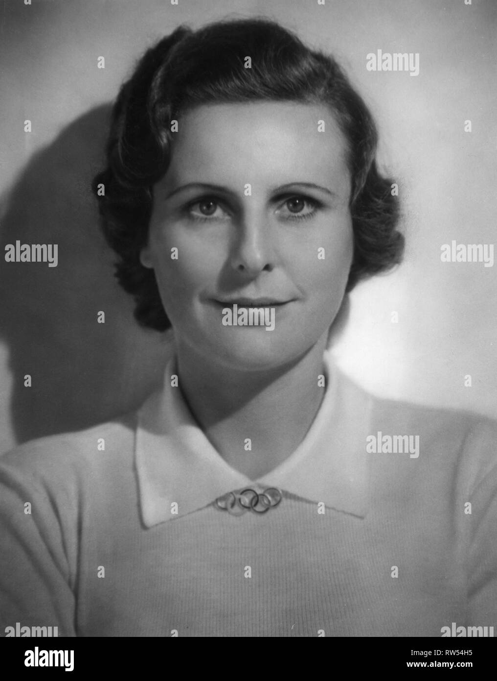 LENI RIEFENSTAHL Portrait wearing Olympic Rings necklace Publicity for OLYMPIA documentary Nazi Olympics Berlin 1936 released in 1938 in Two Parts Olympia Film GmbH / International Olympic Committee / Tobis Filmkunst Stock Photo