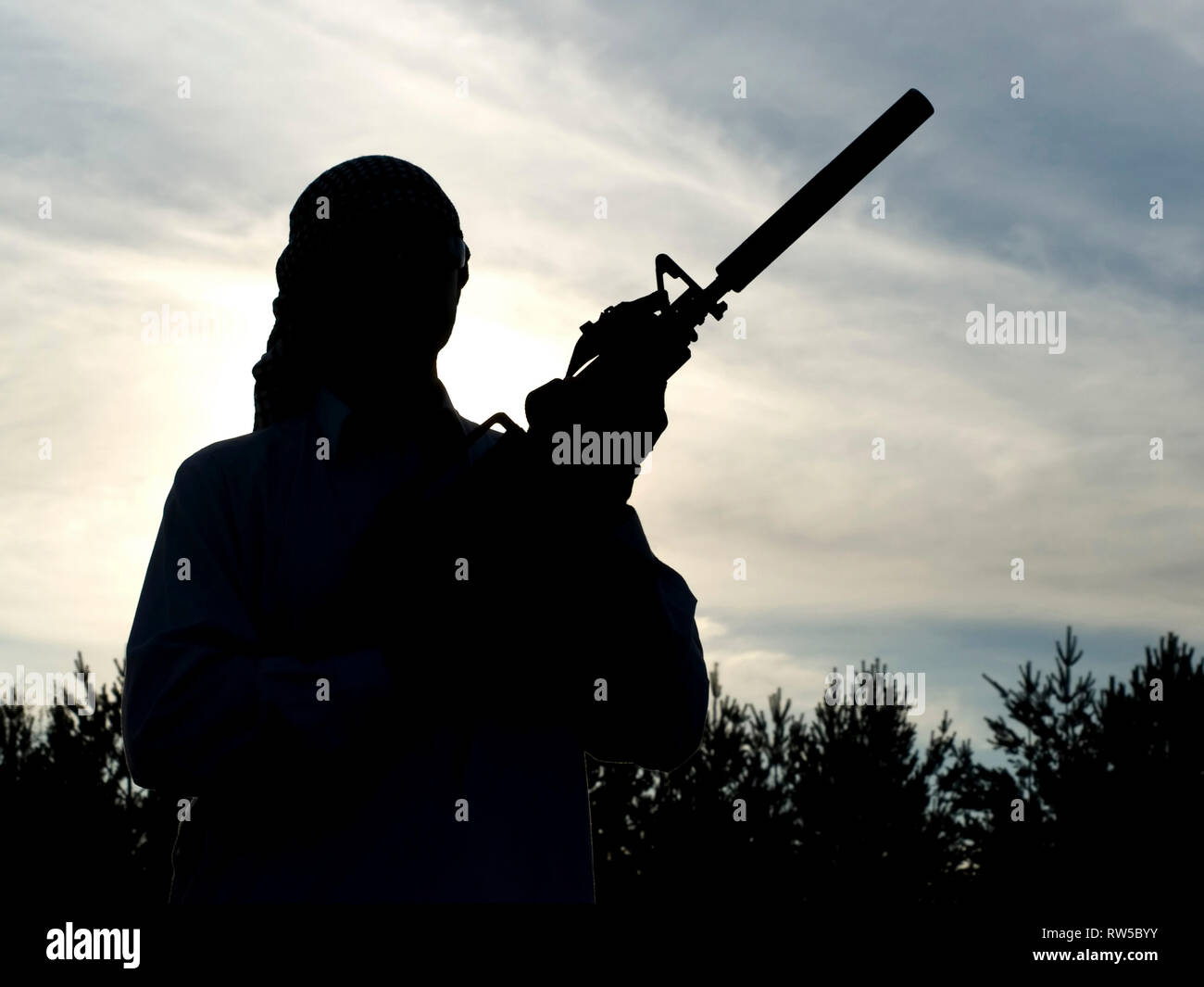 Soldier silhouette dusk hi-res stock photography and images - Alamy
