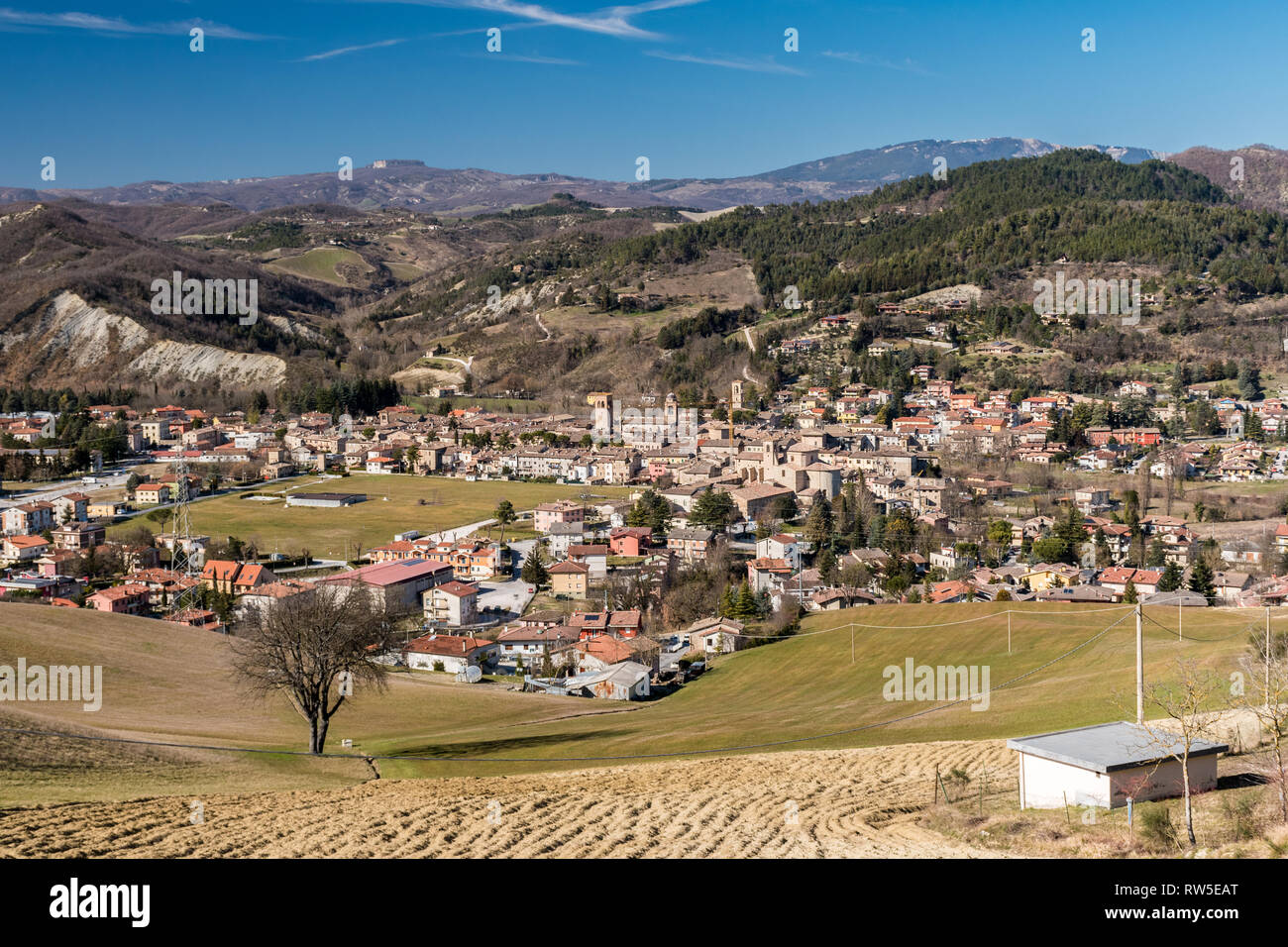 Panoramic view of Sant'Angelo in Vado, a small town along the Metauro  valley in the Pesaro-Urbino province Stock Photo - Alamy