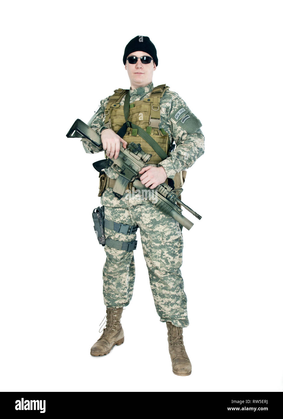 U.S. soldier holding his assault rifle Stock Photo - Alamy