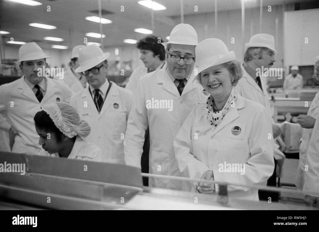 Margaret Thatcher campaigning for the 1979 General Election in Northampton. Visit to the Telfers sandwich factory. Enjoying a joke. 1970S HOMER SYKES Stock Photo